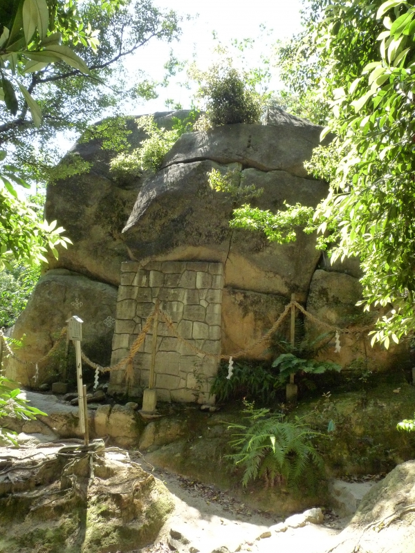越木岩神社（甑岩）